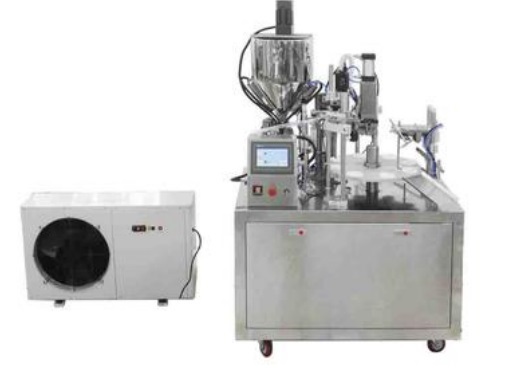 LYLK Automatic filling and sealing machine